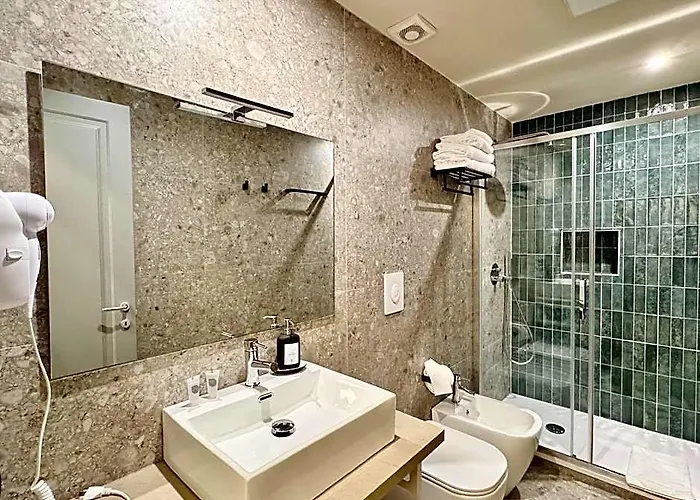 Honeycomb Hotel 3*