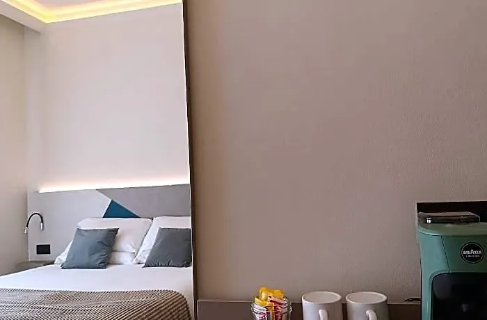 Hotel Honeycomb Rom
