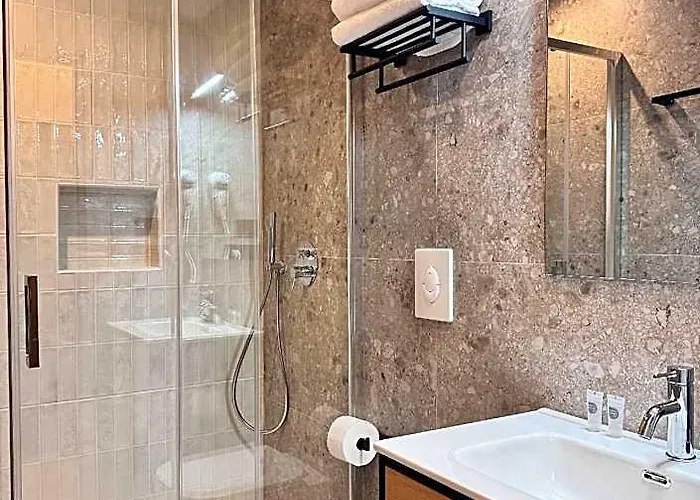 Honeycomb Hotel